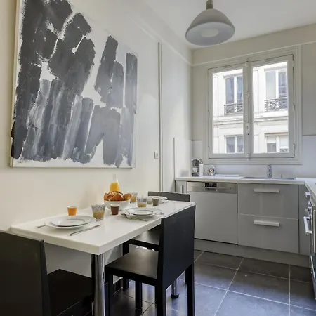 Gorgeous And Large Flat In The Heart Of 09