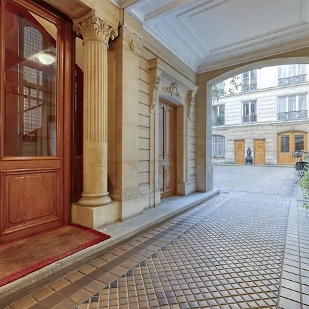 Gorgeous And Large Flat In The Heart Of 09